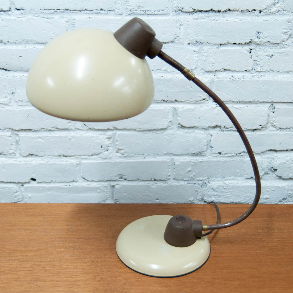 Desk lamp