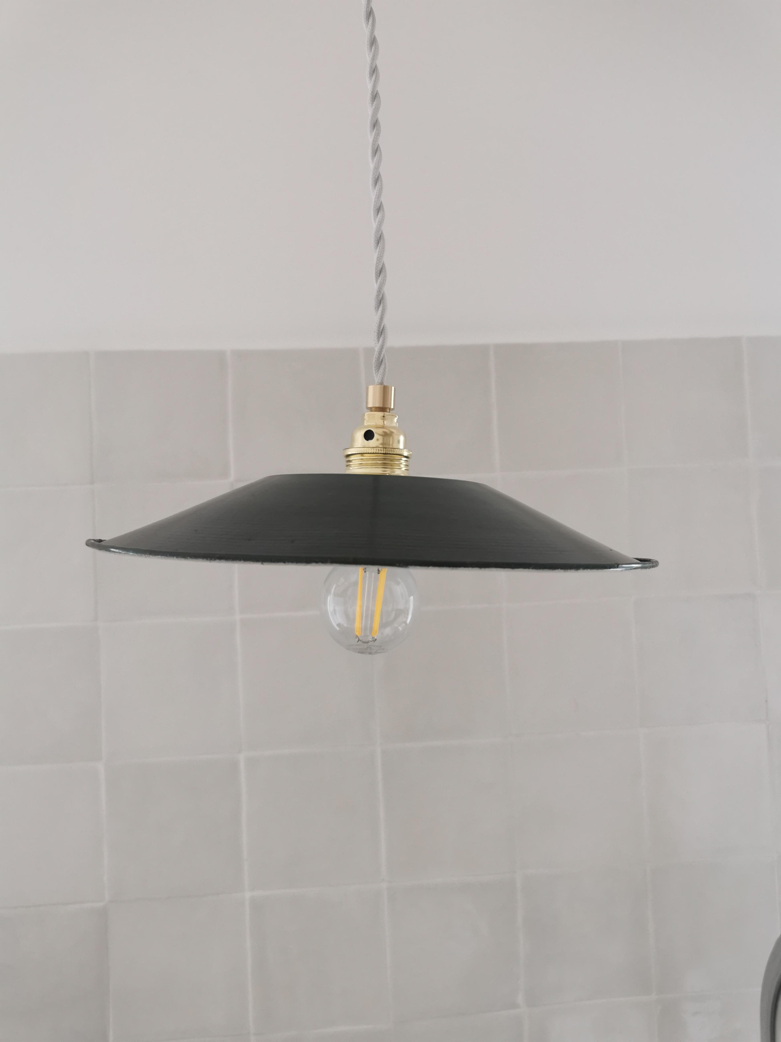 Suspension enamel iron plate old black