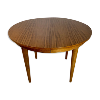 Vintage round table in walnut 1960