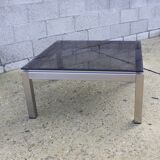 Table basse carrée en métal brossé avec verre fumé