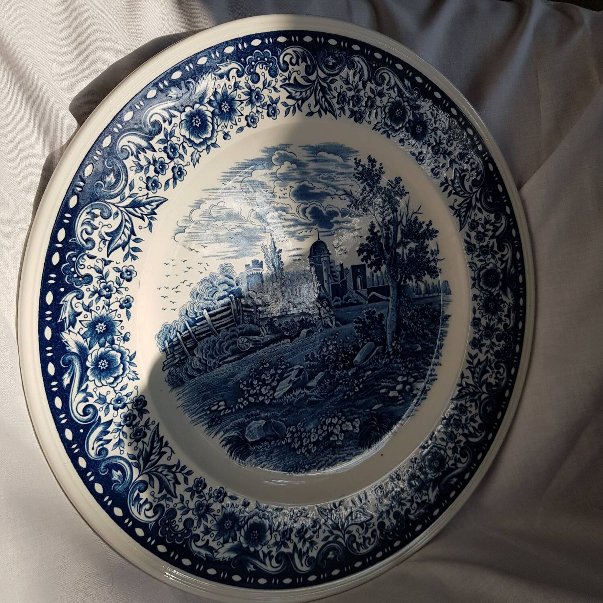 Grand plat de service rond en porcelaine Château Bleu de Villeroy & Boch