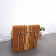 Jaren 70 uittrekbare lounge fauteuil bruin gestreept met Chromen buisframe