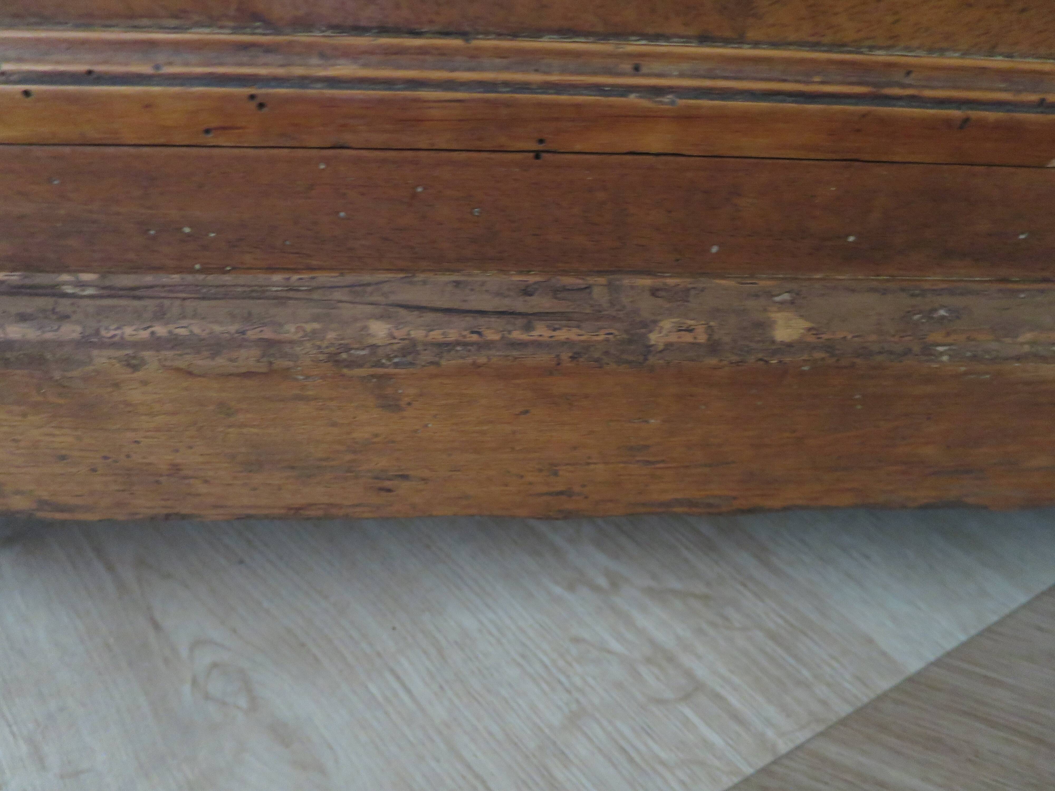 Louis Philippe style chest of drawers with 4 drawers in solid walnut and marble, 1900-1950.