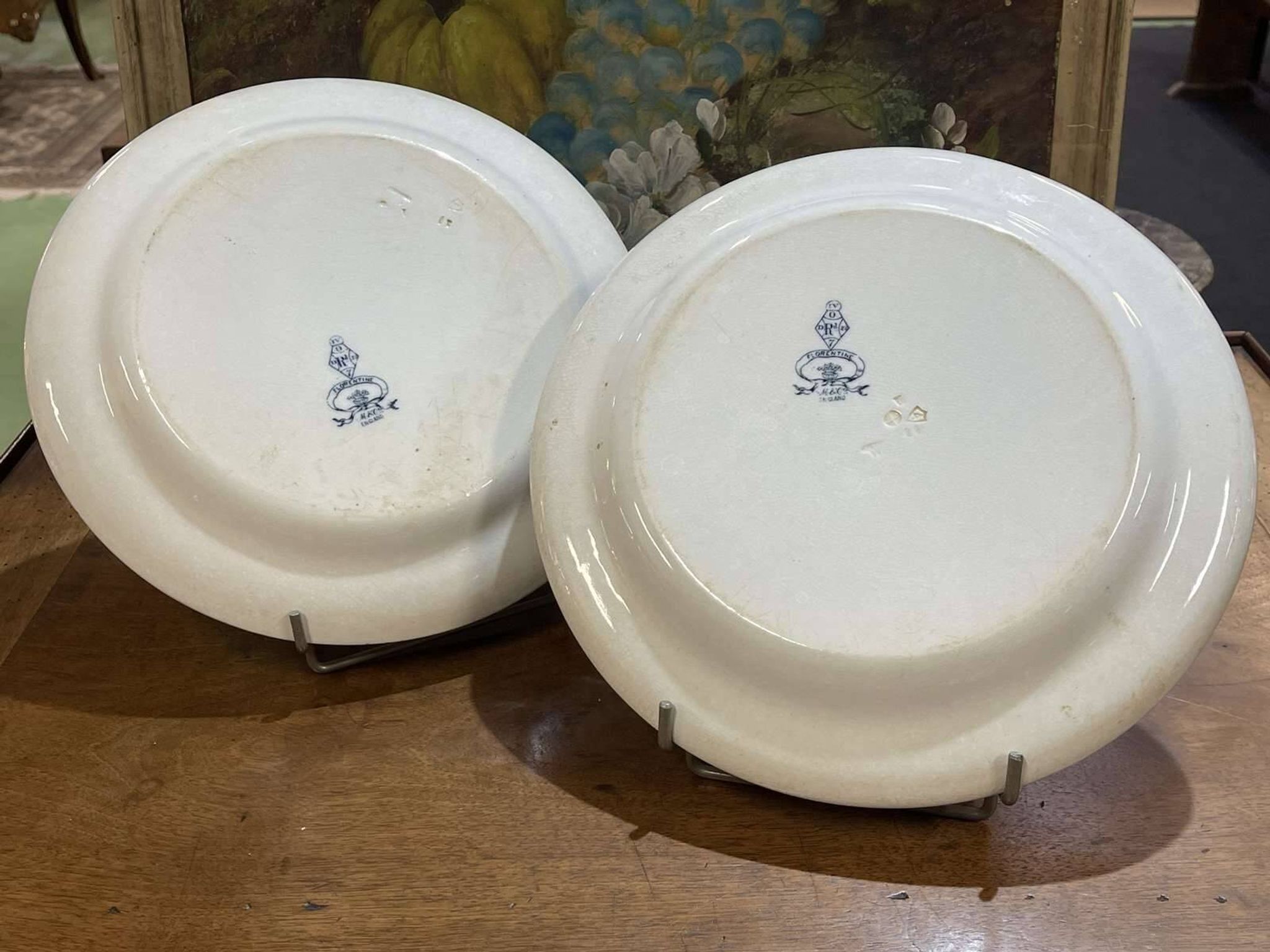 Pair of round Minton English porcelain dishes, Florentine pattern