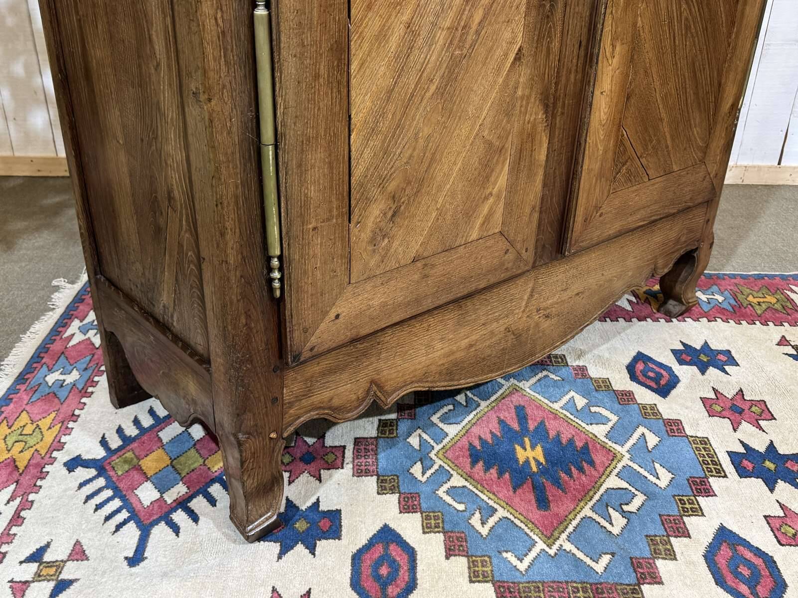 19th-century Breton wardrobe in oak and chestnut.
