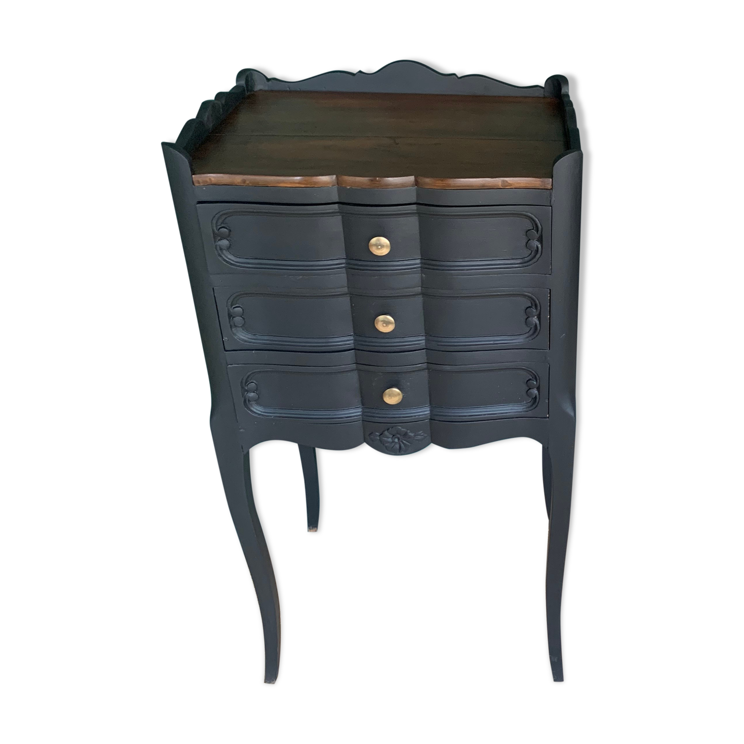 Pair of style nightstands