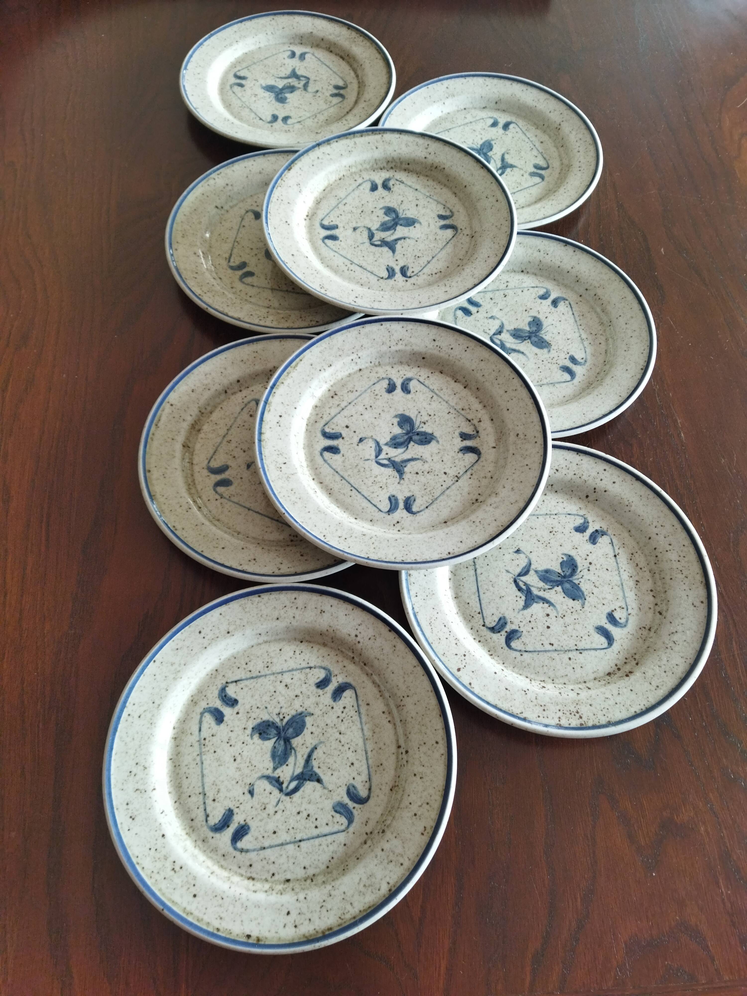 9 assiettes à dessert en porcelaine de Sologne