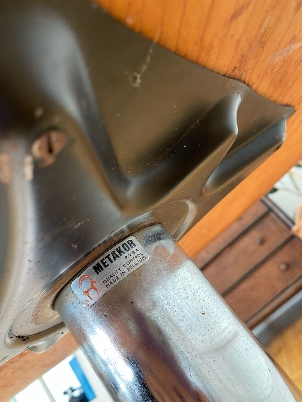 Round coffee table wood and metal, 70s