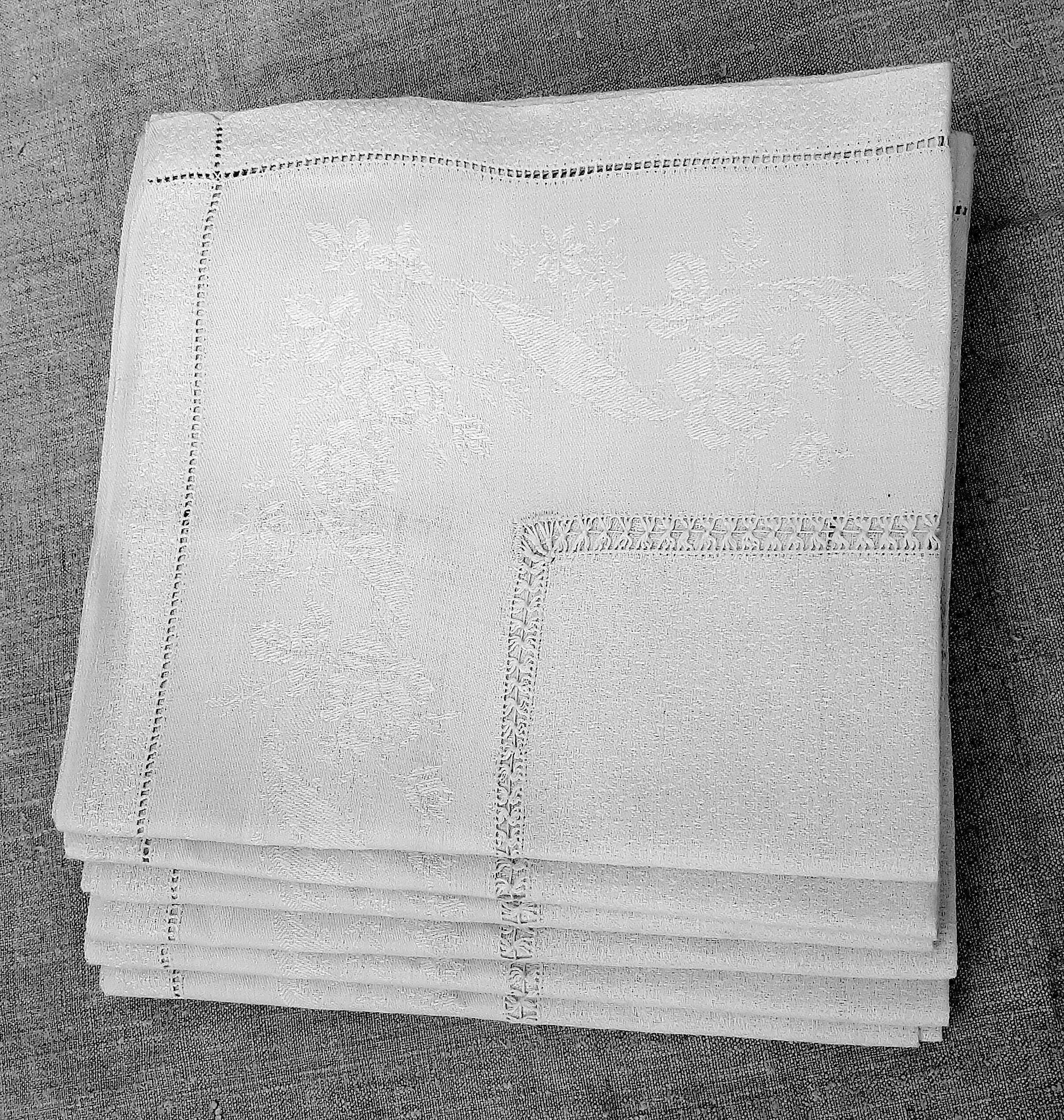 6 grandes serviettes de table 19ème, damassées, monogrammées "CB"