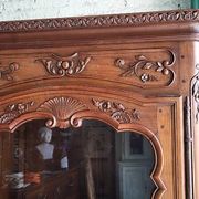 Vitrine style louis xv 1 porte en merisier