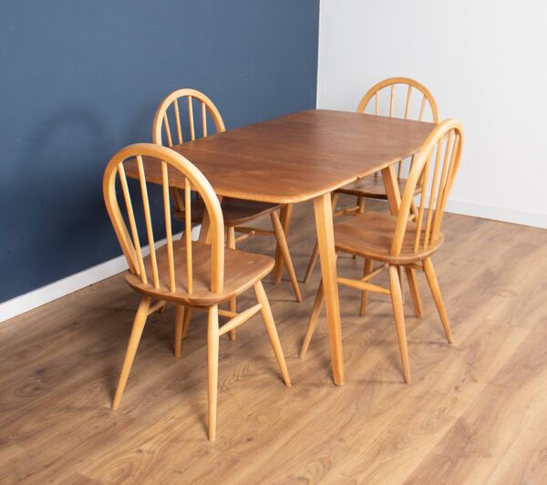 Table de salle à manger rétro blonde Ercol modèle 383 et quatre chaises de cuisine Windsor modèle 370