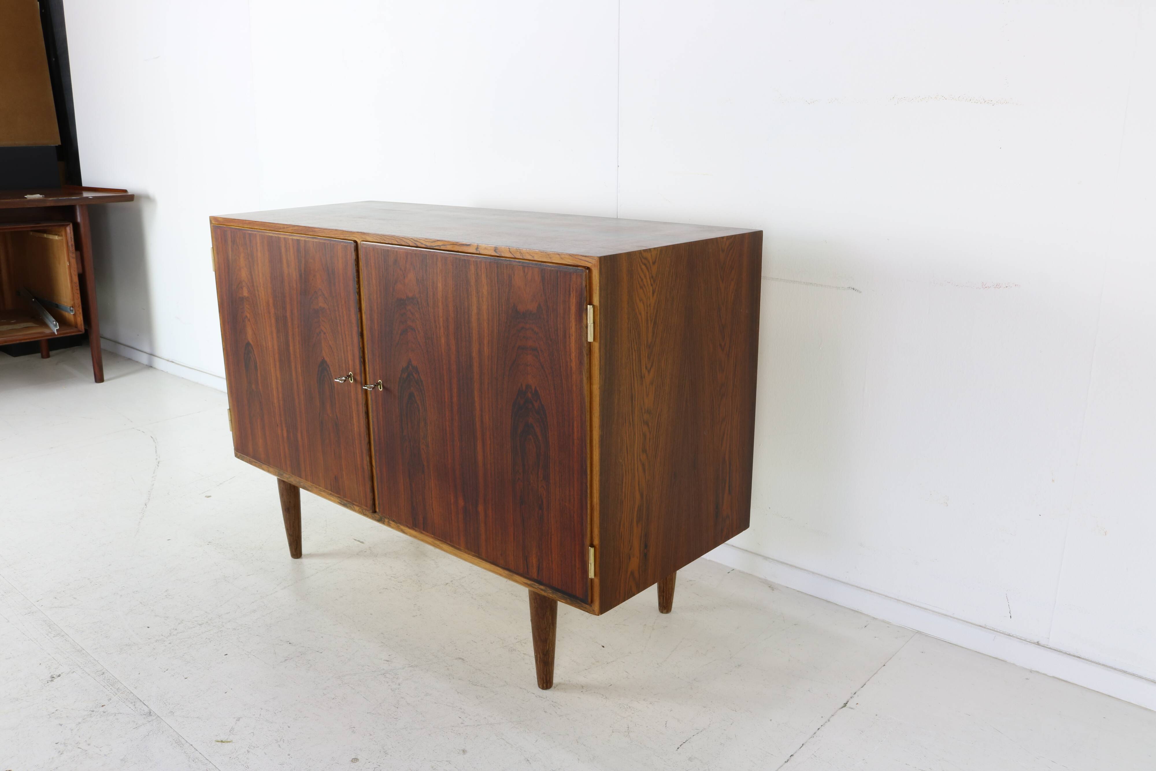 Rosewood cabinet by Poul Hundevad