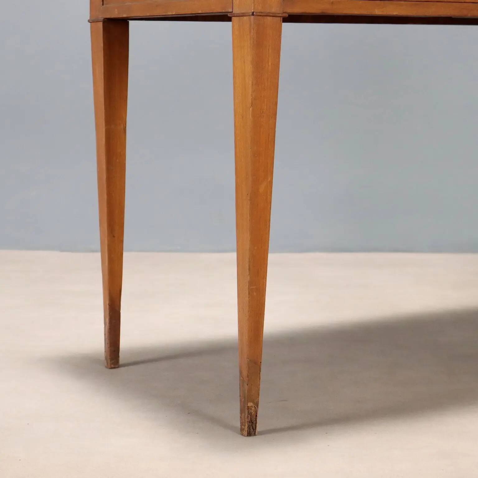 Antique Directoire writing desk in mahogany, Italy, 19th century.