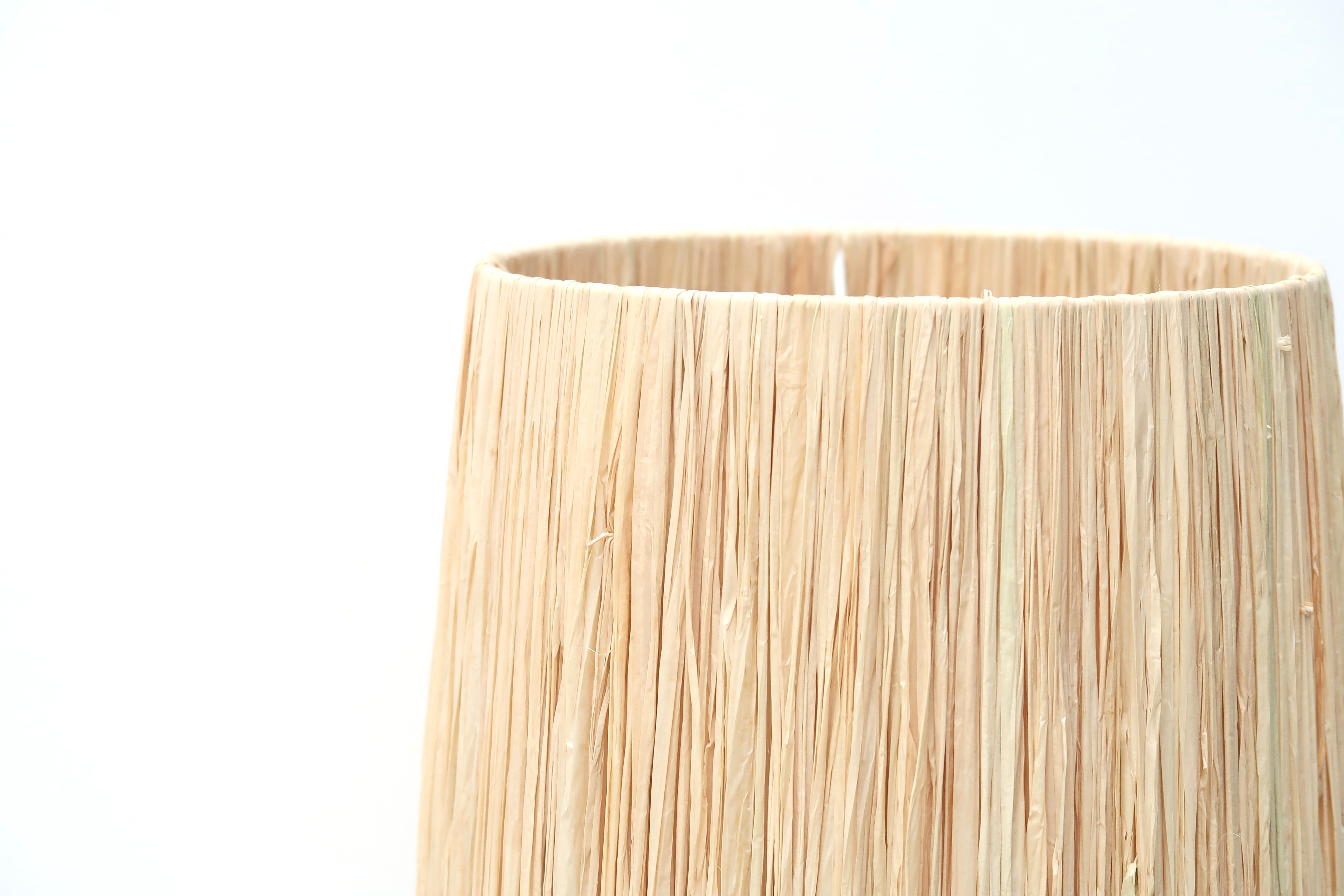 Lampe bleue en céramique, abat jour en raphia, années 70