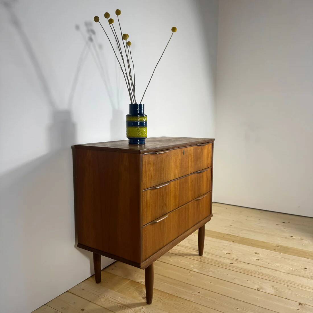 Small Danish chest of drawers from the 1960s in teak – 3 drawers