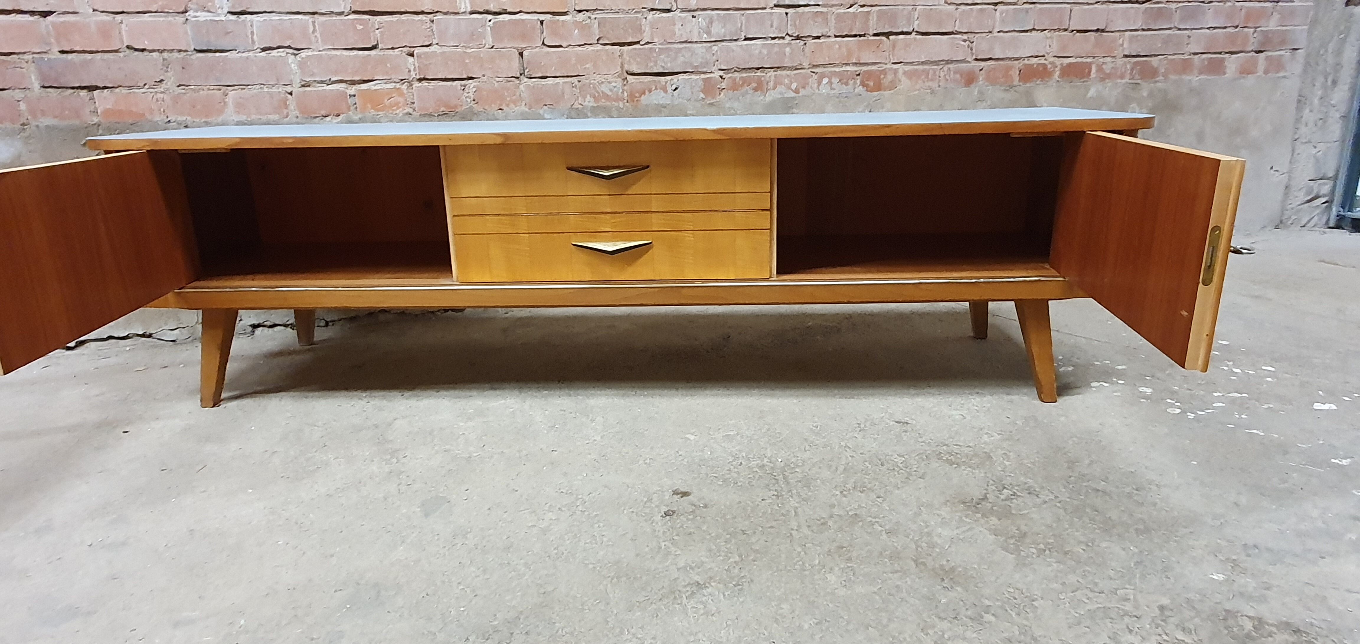 Lowborard row of the 60s"