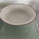 2 plats en porcelaine