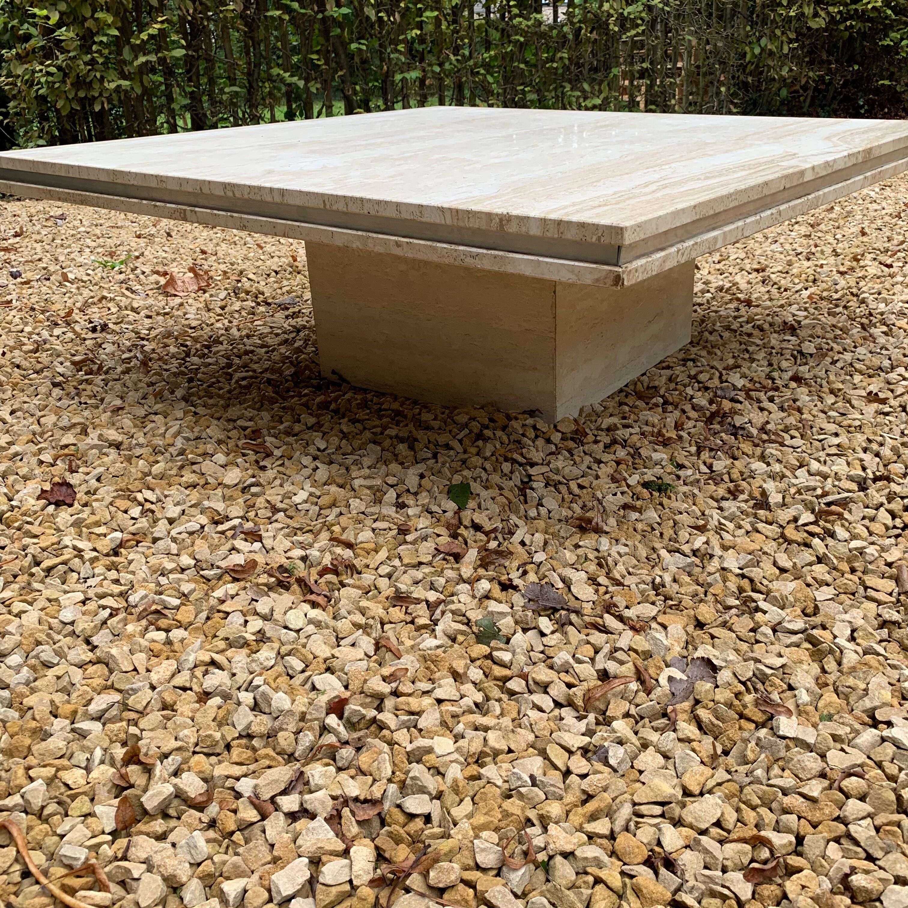 Table basse en travertin 115x115 cm