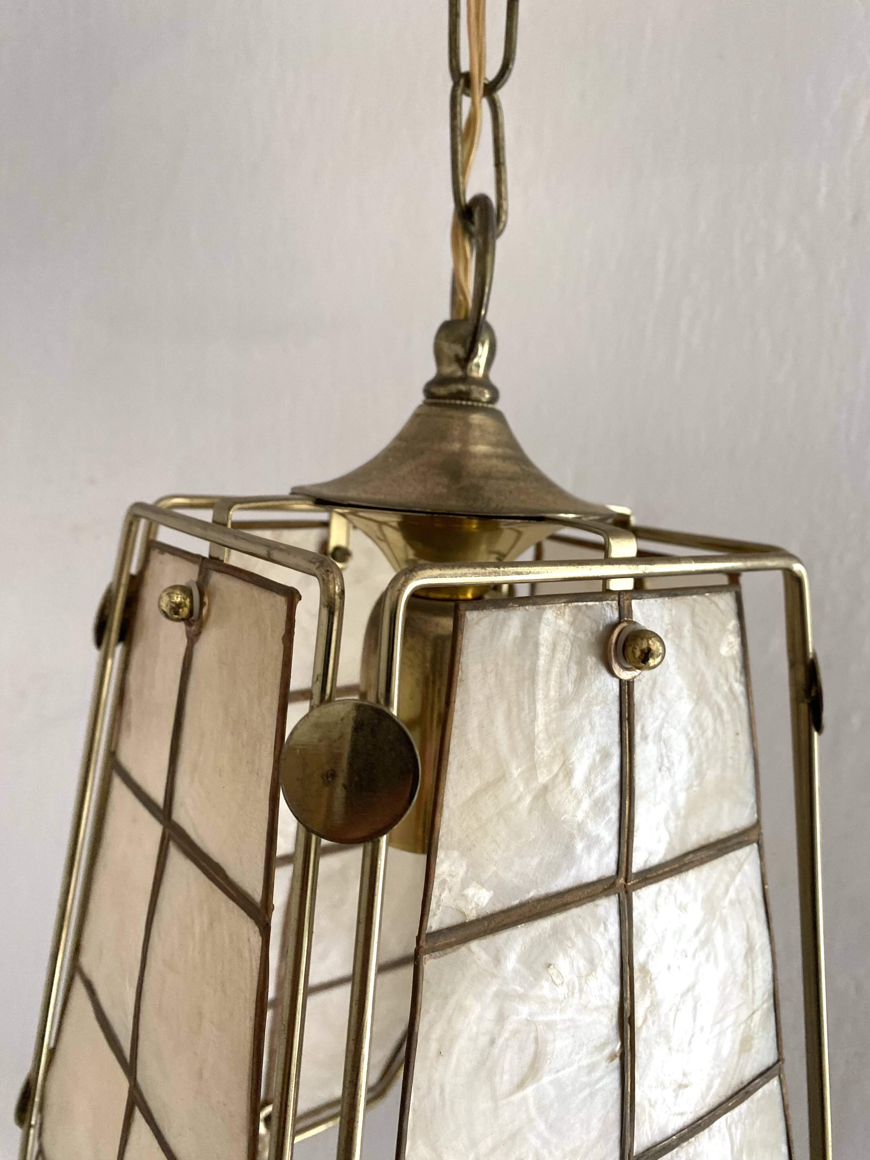 Suspension vintage en nacre et laiton