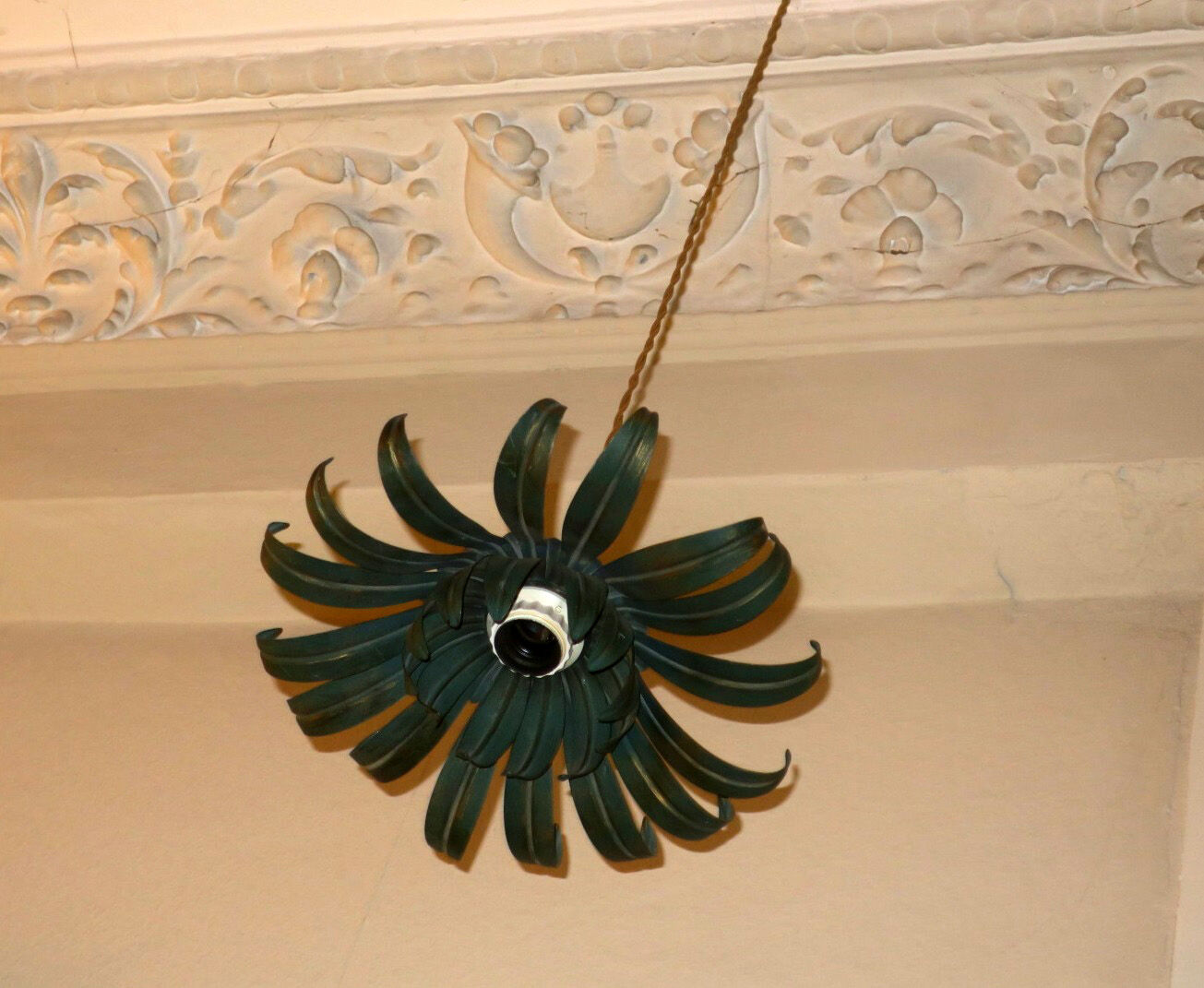 Set of 3 vintage vine leaf shaped pendant lights 1970s