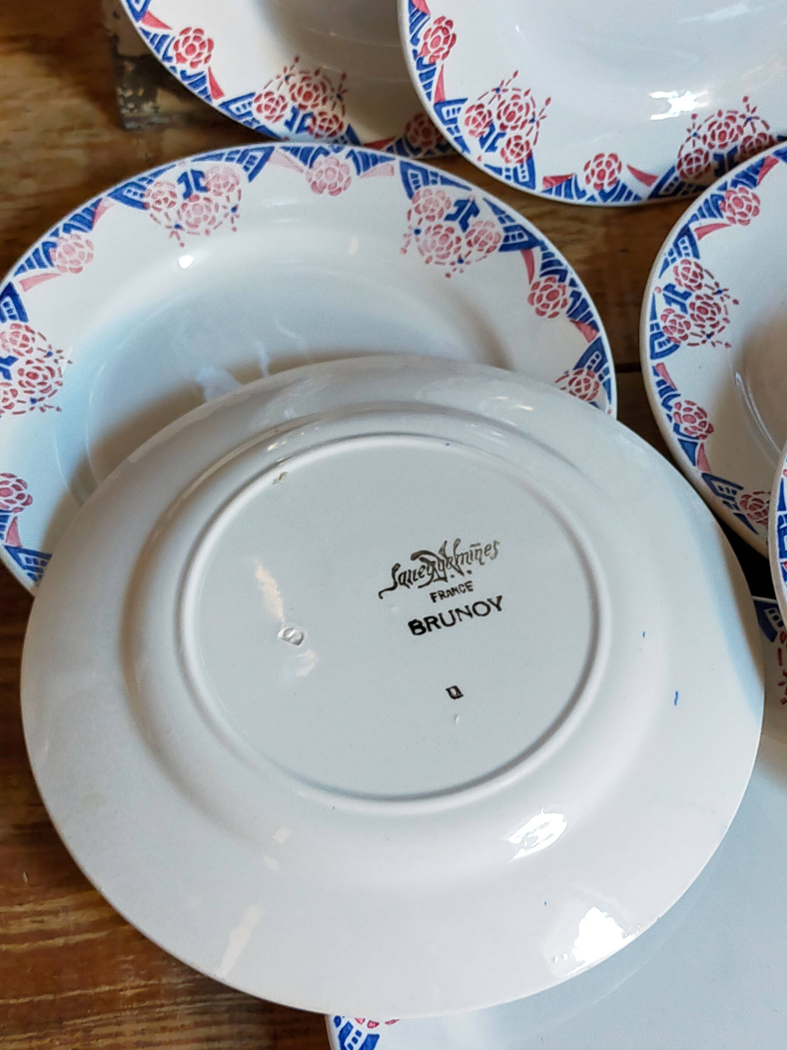 Nine Sarreguemines earthenware dessert plates, Brunoy service, 1940s