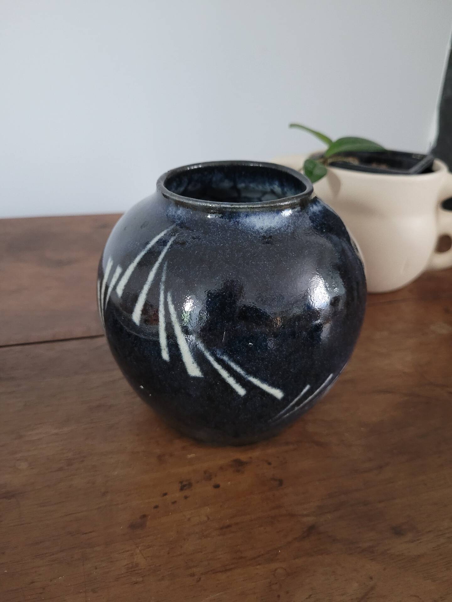Glazed stoneware round vase