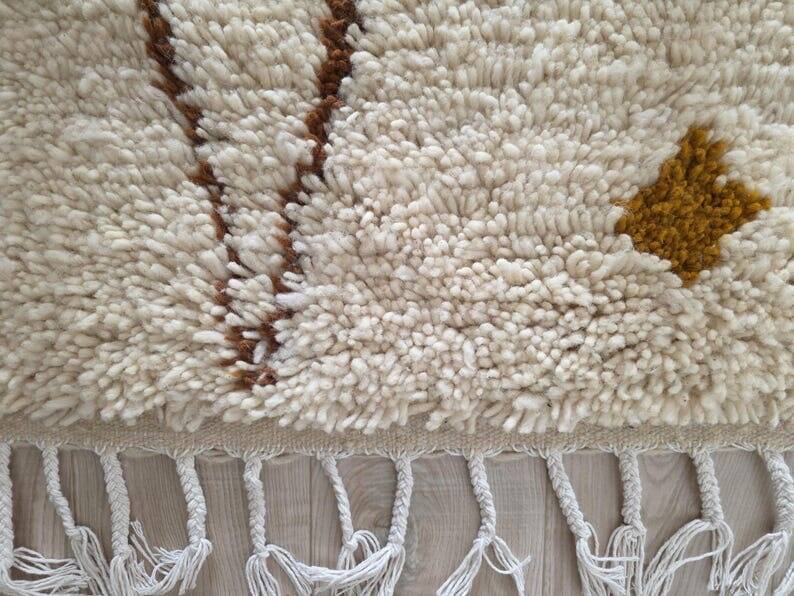 Handmade traditional Beni Ourain rug, size 2.5/2.5 m.
