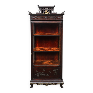 Japanese-style display cabinet.