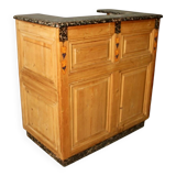 Counter bank with grape decoration