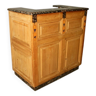 Counter bank with grape decoration