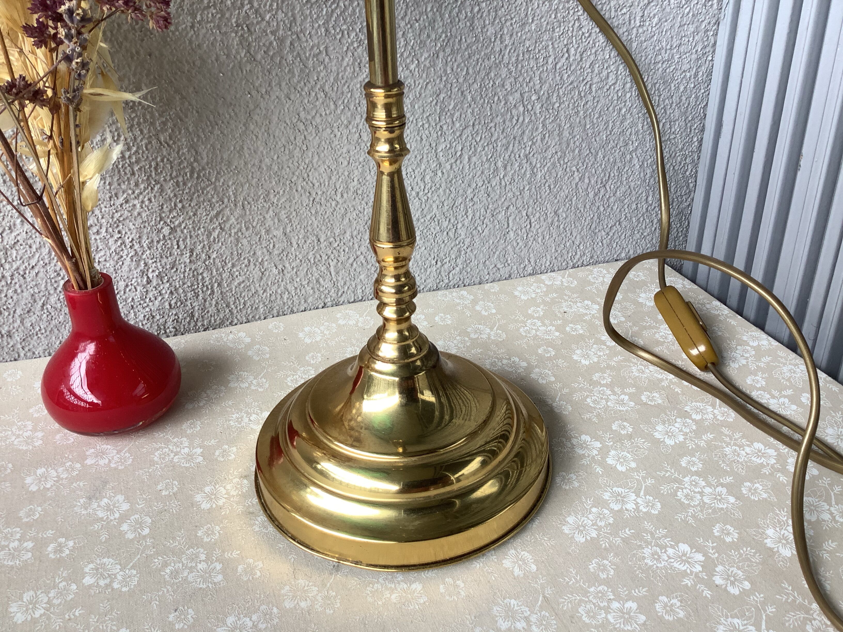 Desk lamp in brass and green opaline