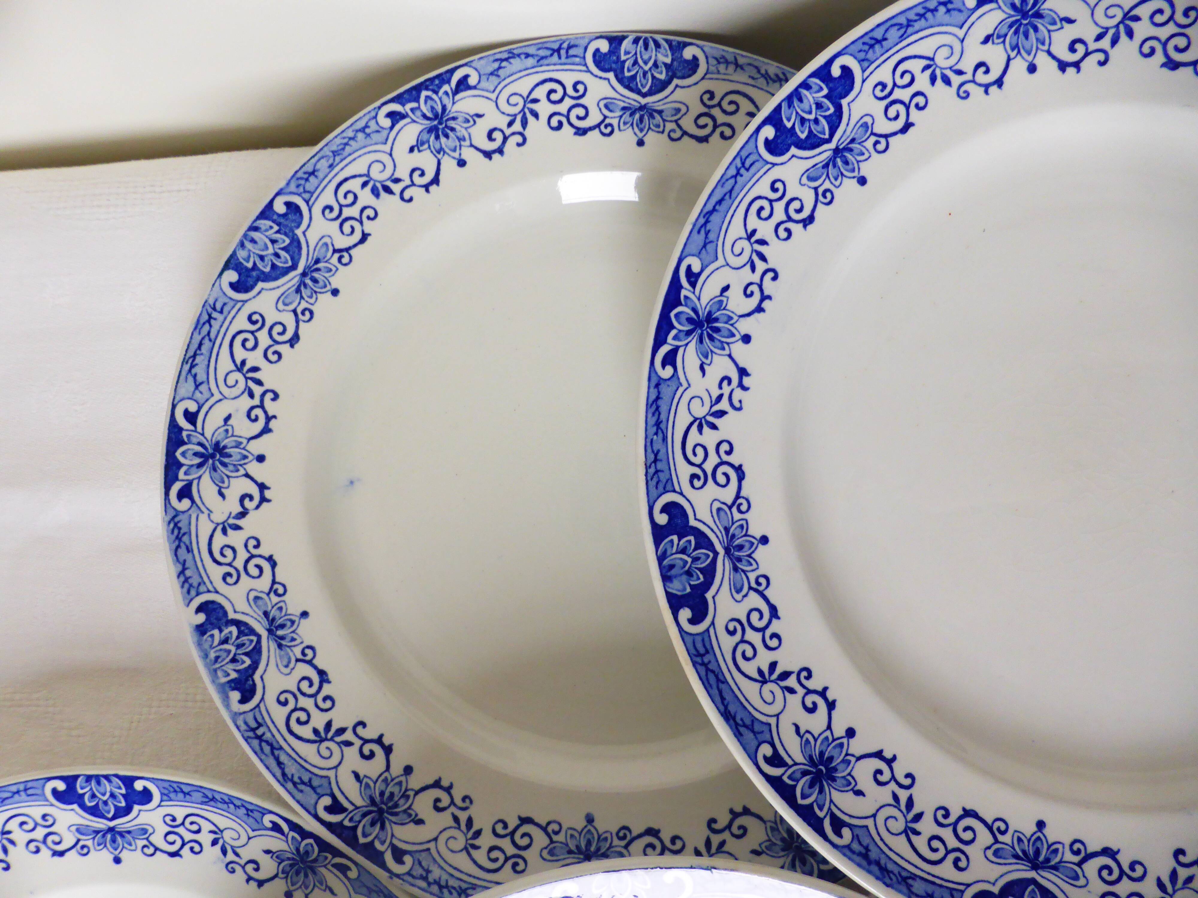 6 flat plates from the Boch Frères La Louvière porcelain model Dina