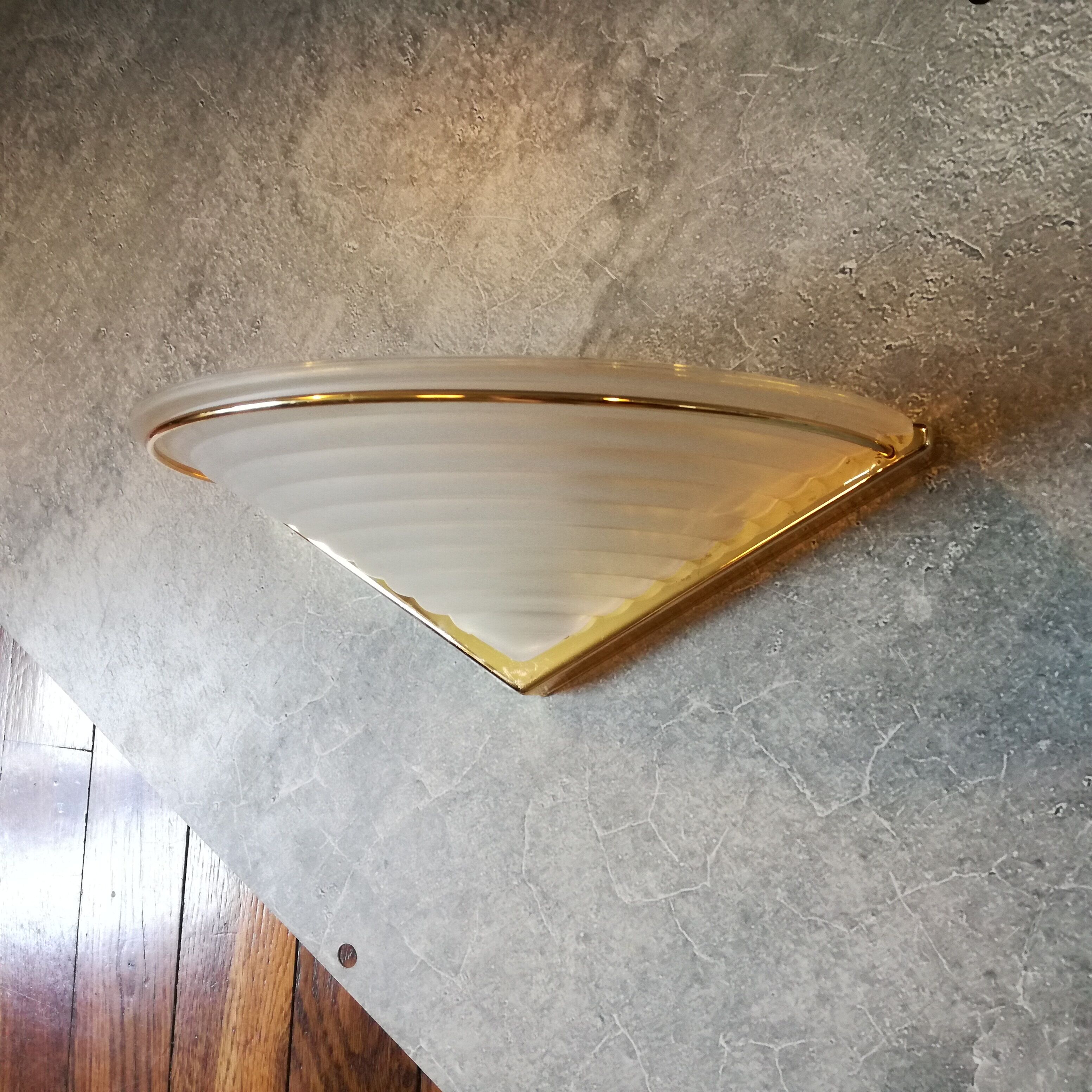 Half moon wall lamp in glass and gold metal L31