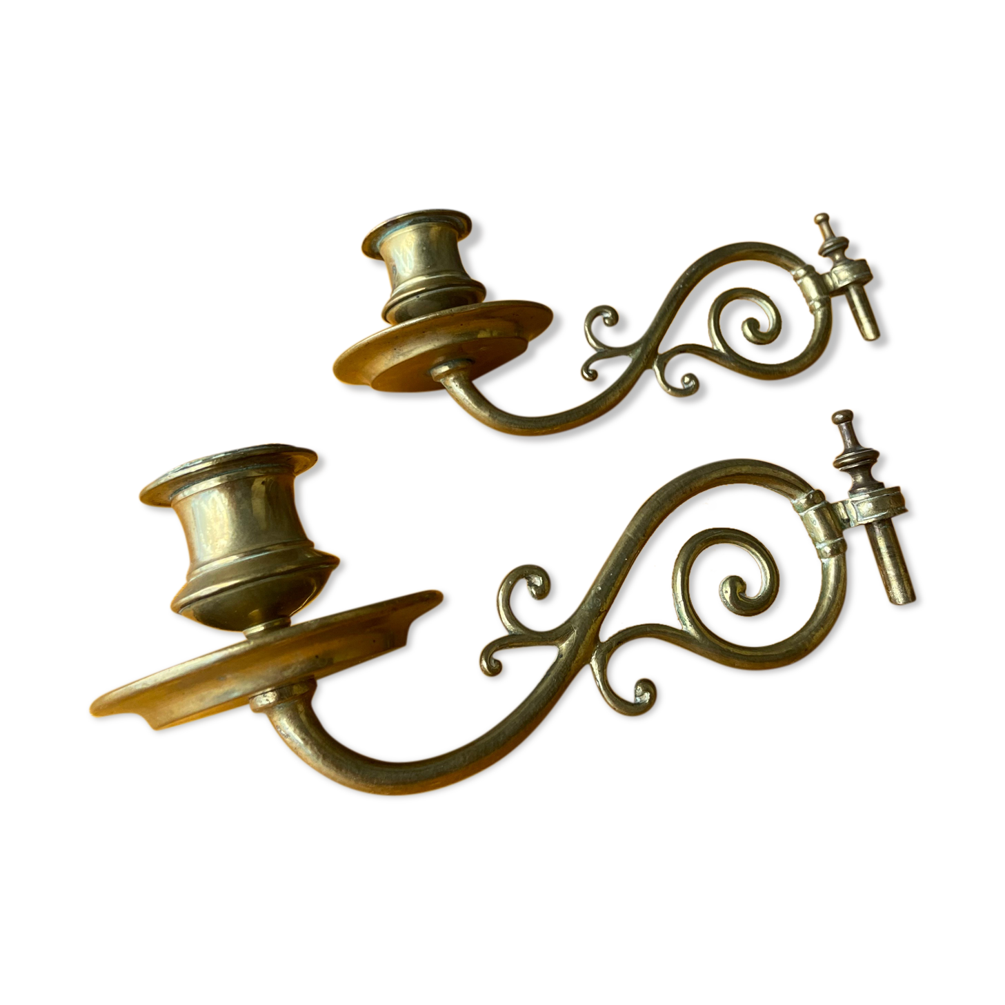 Paire de bougeoirs de piano en bronze et laiton