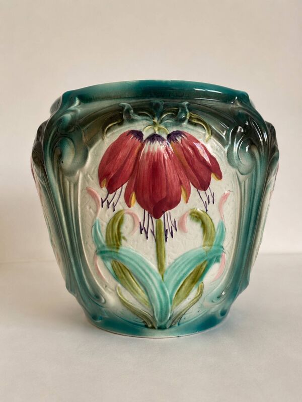 Grand cache-pot ancien en barbotine art nouveau