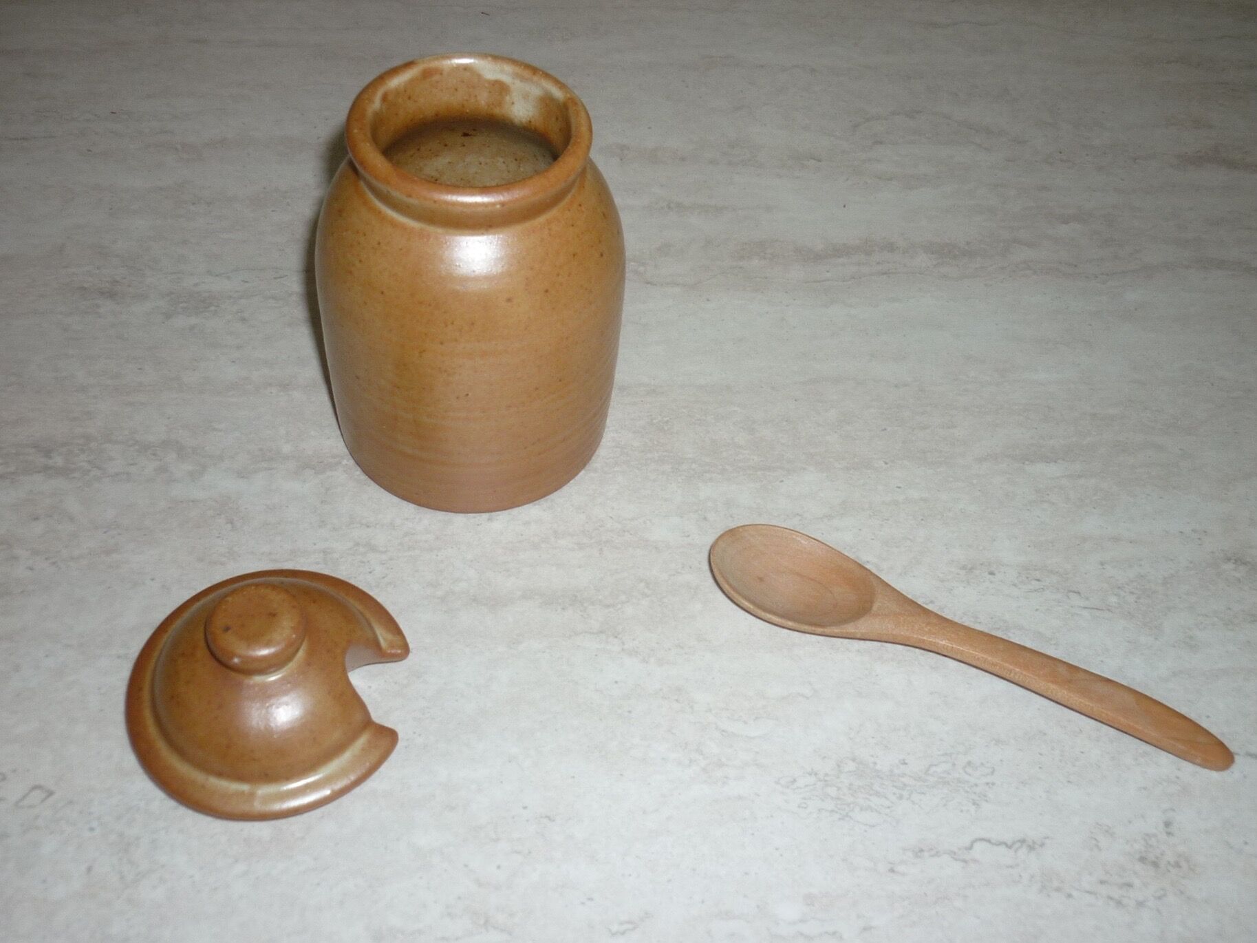 Mustard maker CNP sandstone Village France