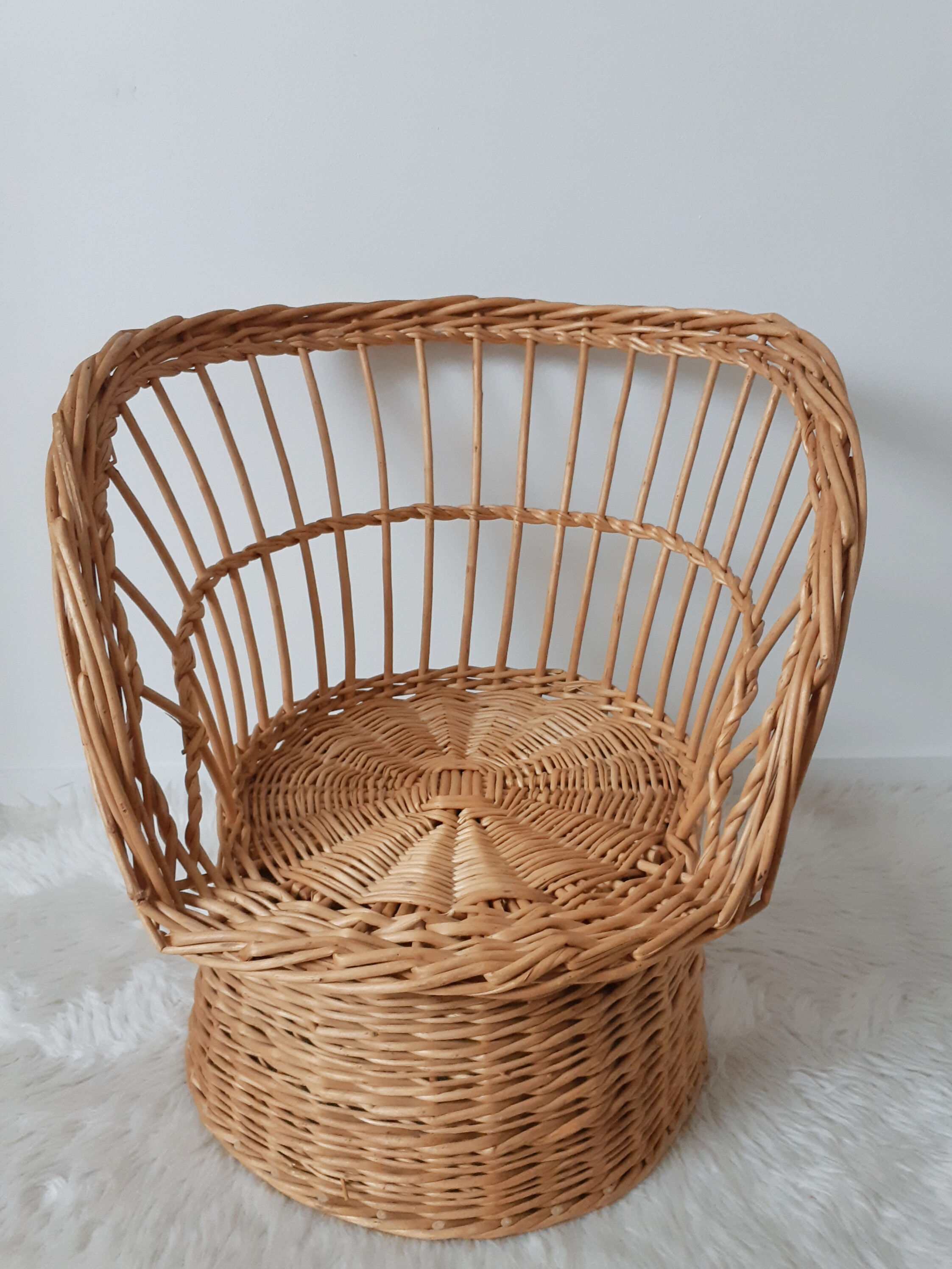 armchair basket in wicker / rattan, child, vintage