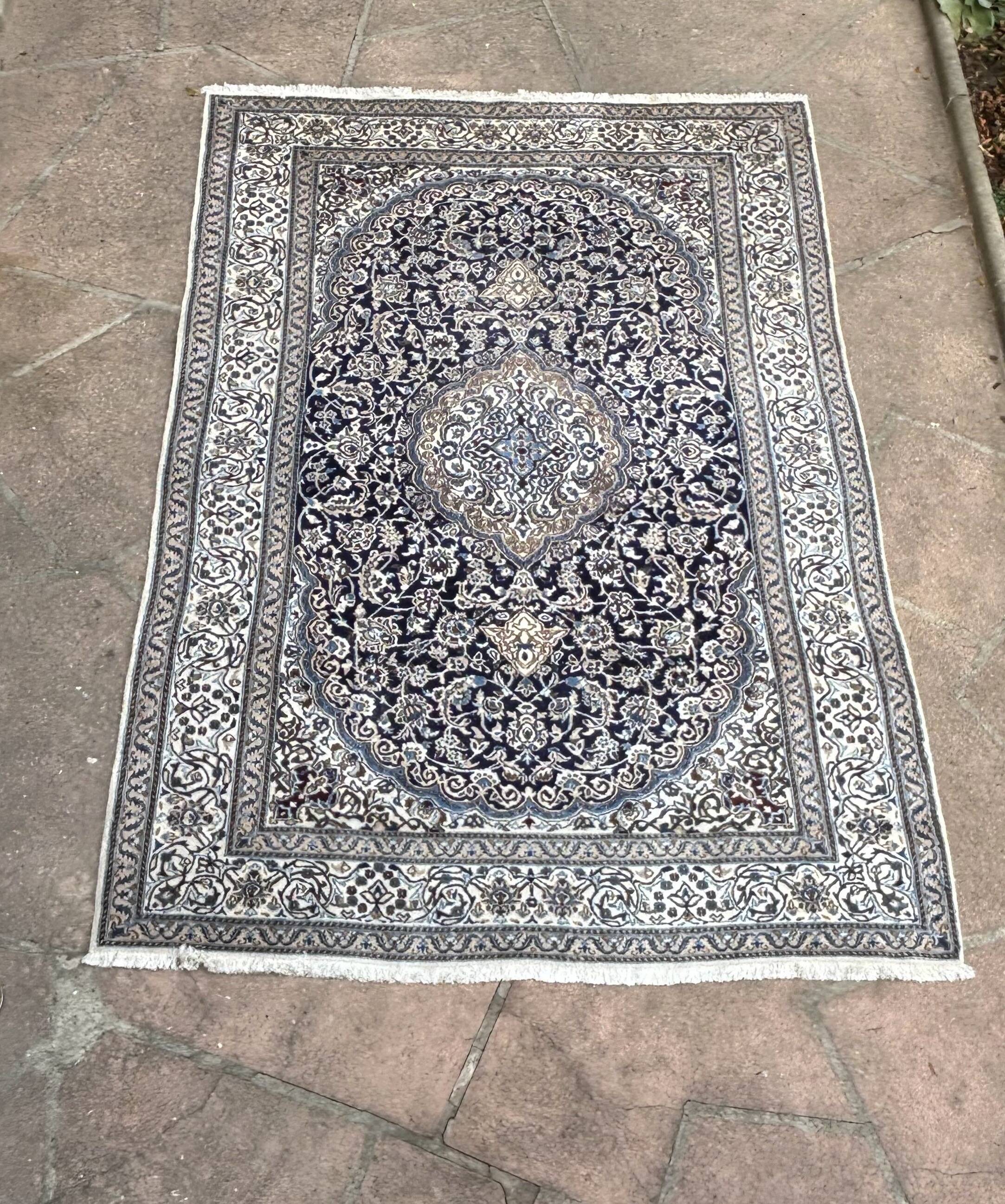 Grand tapis Nain bleu tufté main