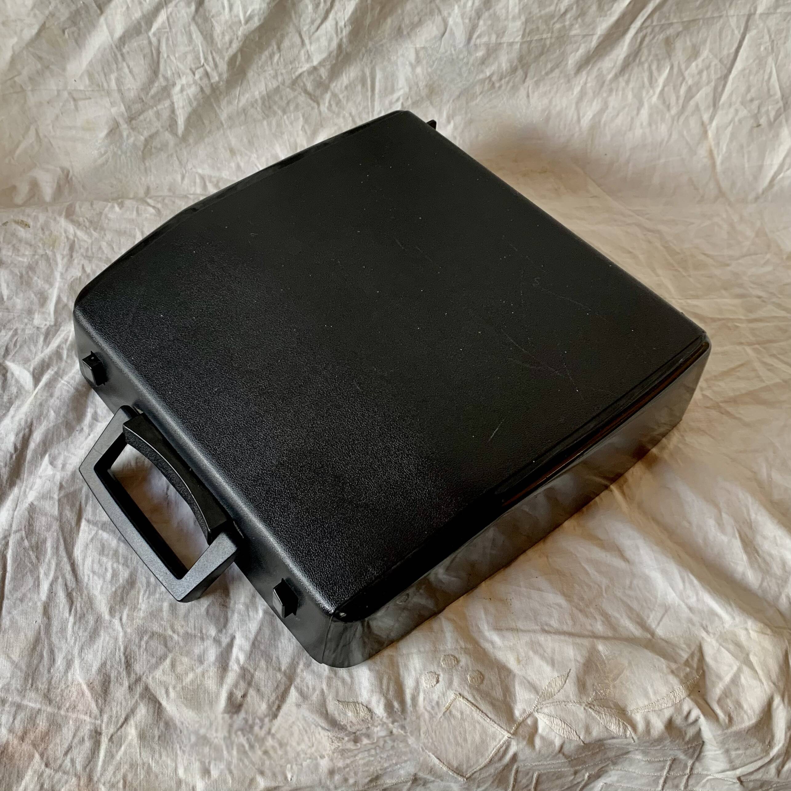 Old Brother 220 Deluxe mechanical typewriter - Made in Japan