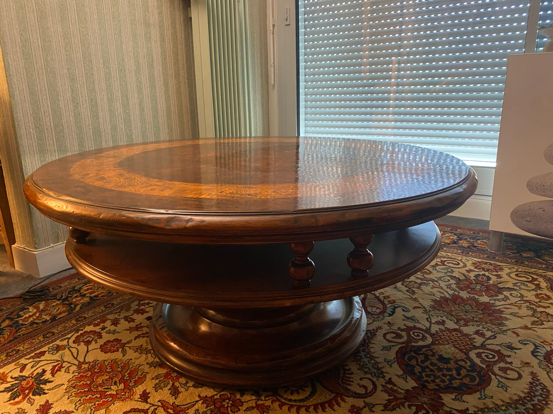 Round wooden coffee table – classic style