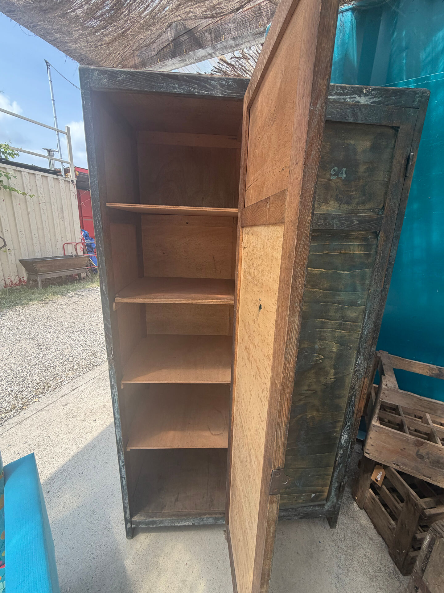 Armoire patinée vintage
