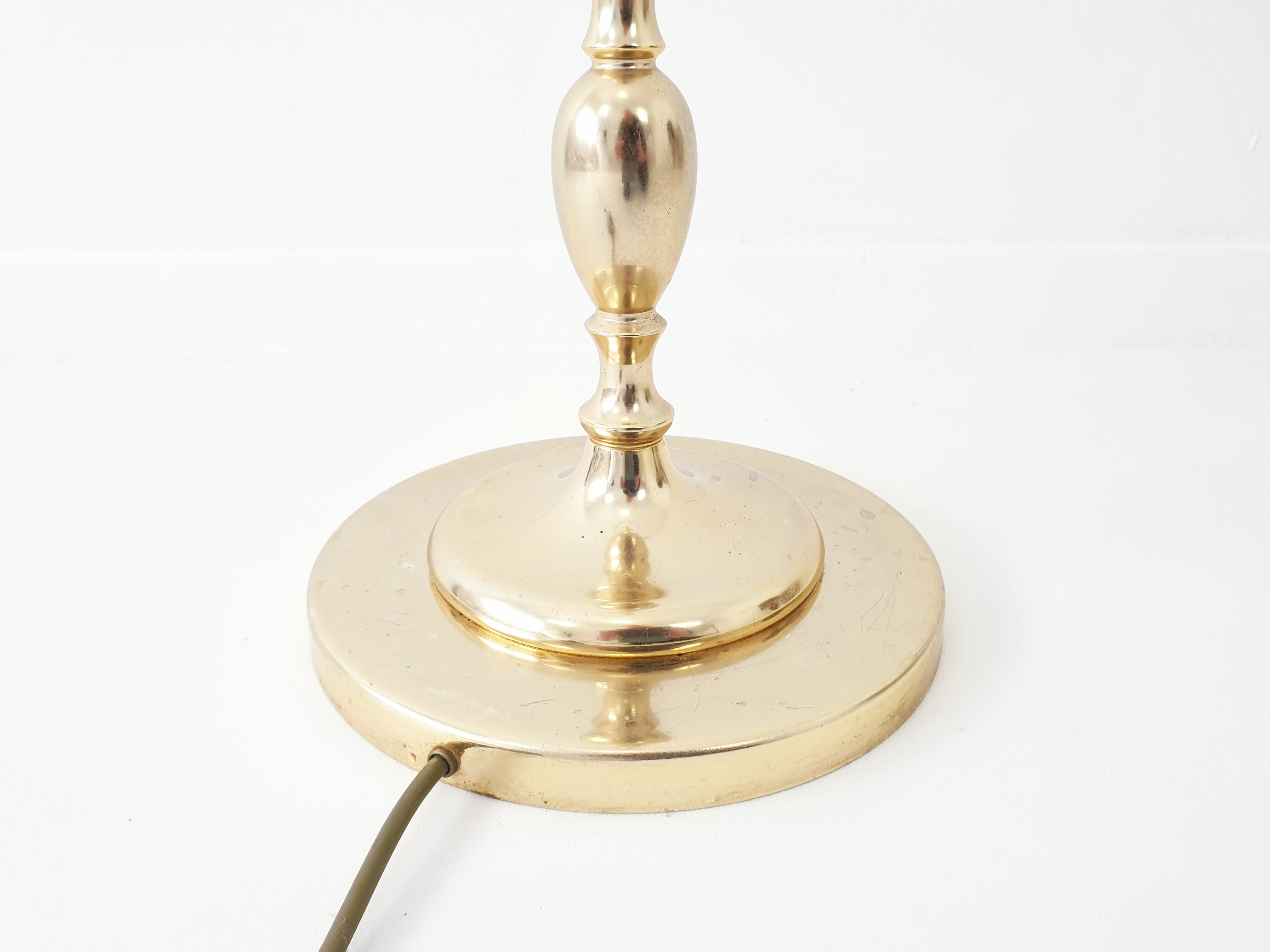 Light golden to plant decoration by Massive 1970