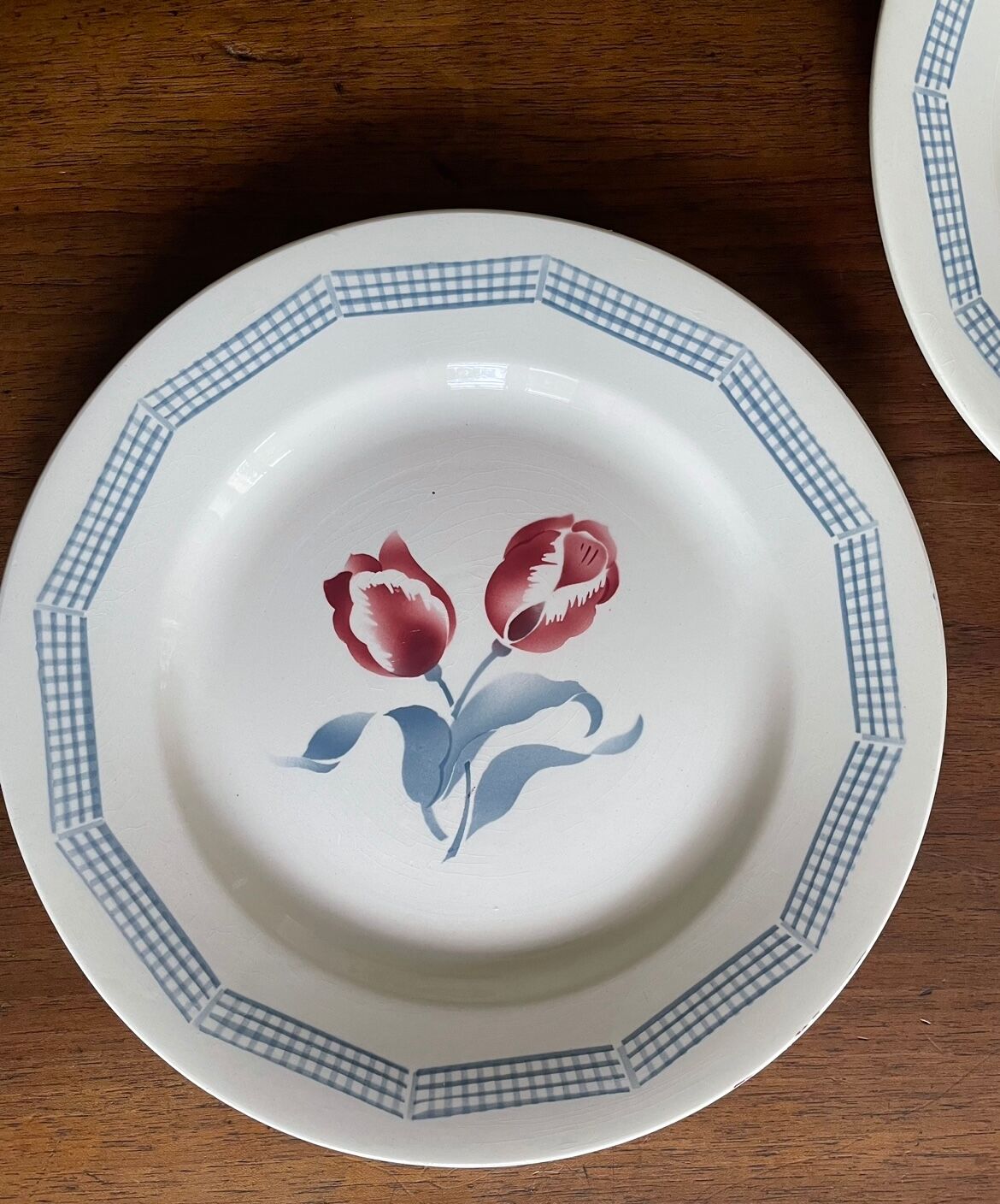 Flat plates Digoin tulips