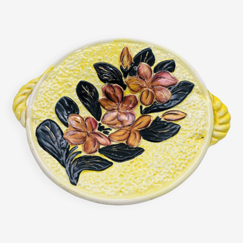 Yellow Vallauris dish with a flower pattern.