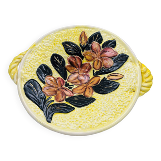 Yellow Vallauris dish with a flower pattern.