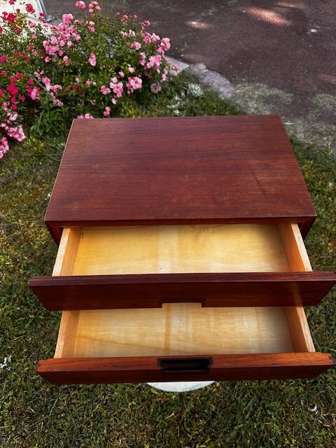 Vintage tulip foot bedside table