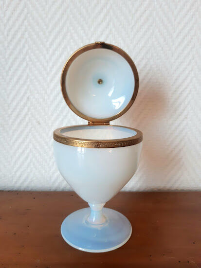 Bonbonnière and vase in opaline Charles X gilded metal