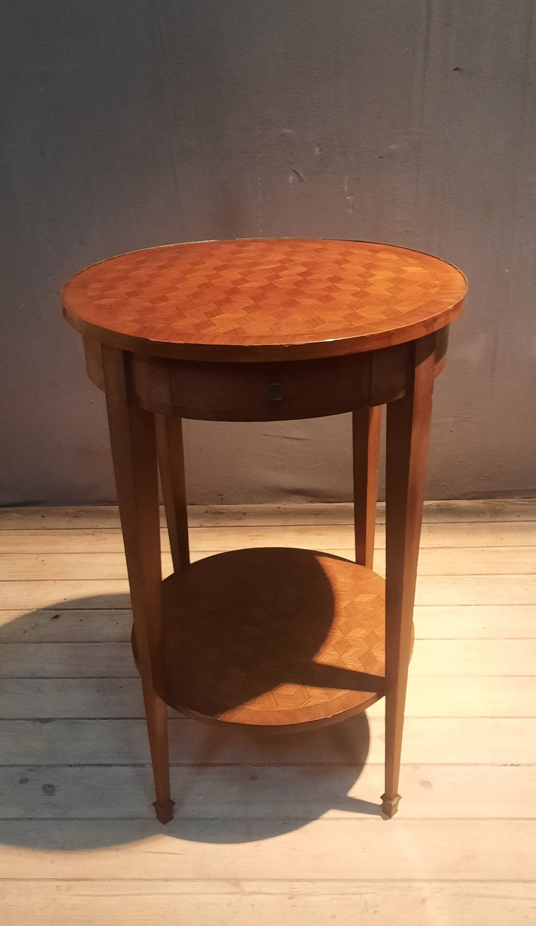 Round marquetry pedestal table with 2 shelves