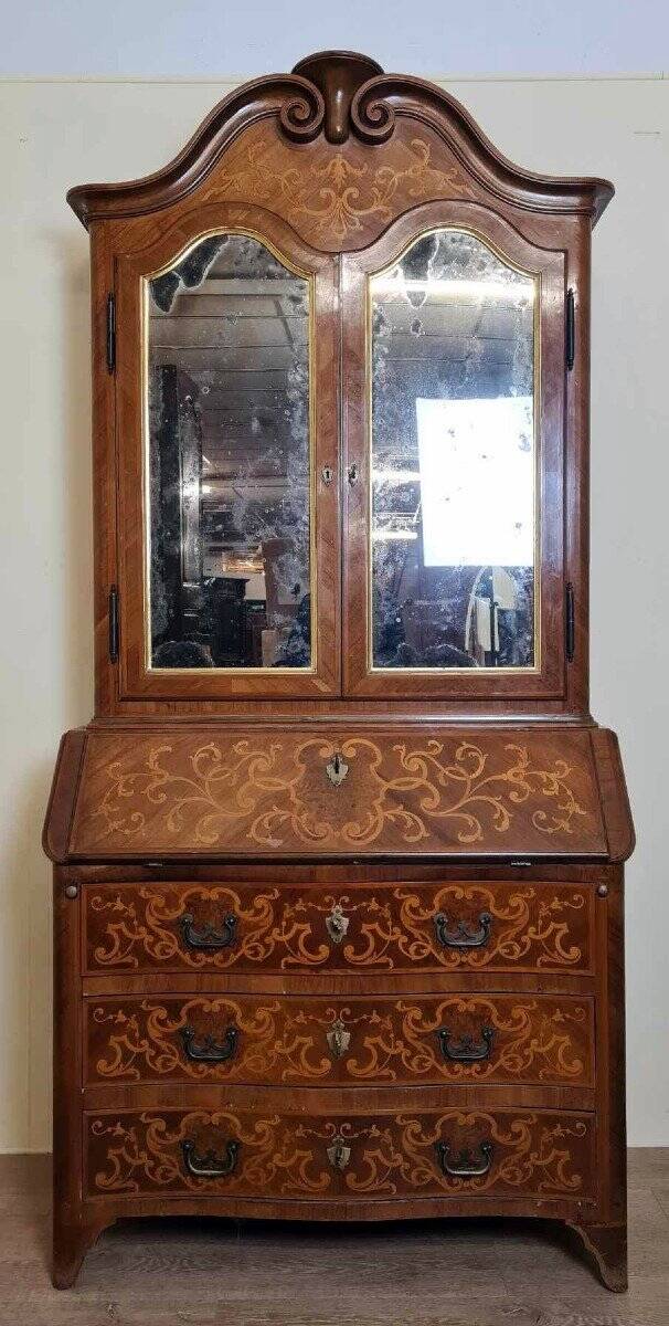 Venetian scriban secretary in Louis XV style, inlaid with walnut.