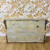 Oil can storage box